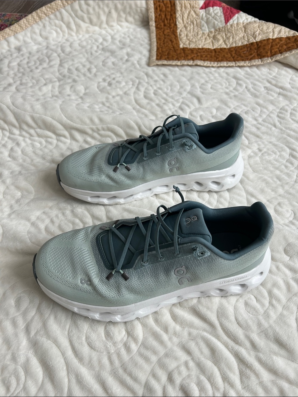 On- Cloud Tilt Sneakers